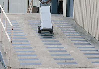 Anti clearance slip grit